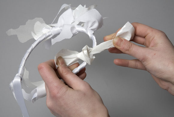 Make your own ruff: make your own Giles Deacon ruff