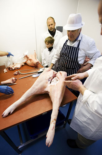 Butchering a pig: Alex Rentons pig 