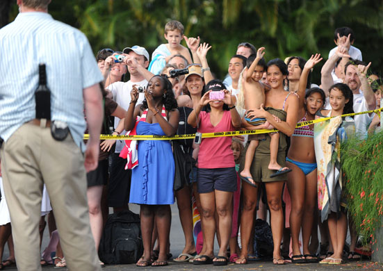 Obs Obamas on holiday: Crowds greet the Obama family on vacation in Hawaii