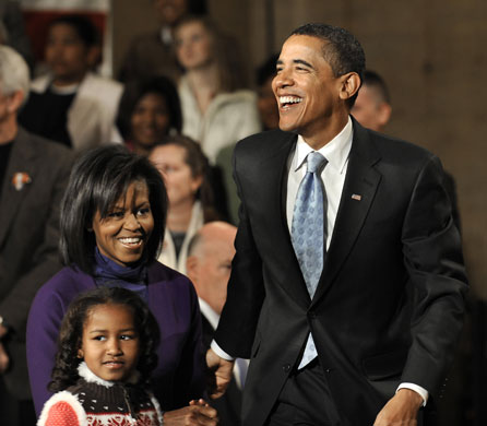 Gallery Obama train: Obama arrives at station