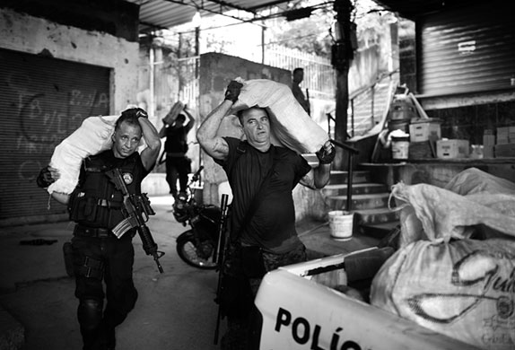 Rio gangs: Violence in Rio de Janeiro