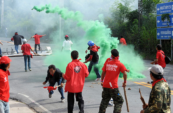 Thailand protests: Supporters of exiled former premier Thaksin Shinawatra