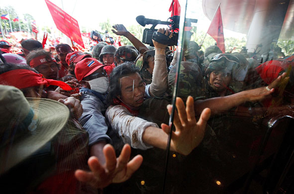Thailand protests: Thai Protesters Force Cancelation of ASEAN Summit