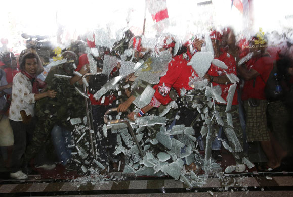 Thailand protests: Supporters of ousted Thai prime minister Shinawatra