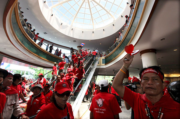 Thailand protests: ASEAN summit cancelled as red shirt government opponenets storm venue