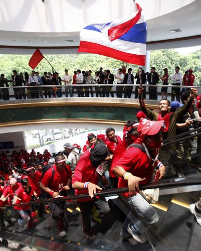 Thailand protests: Supporters of ousted Thai prime minister