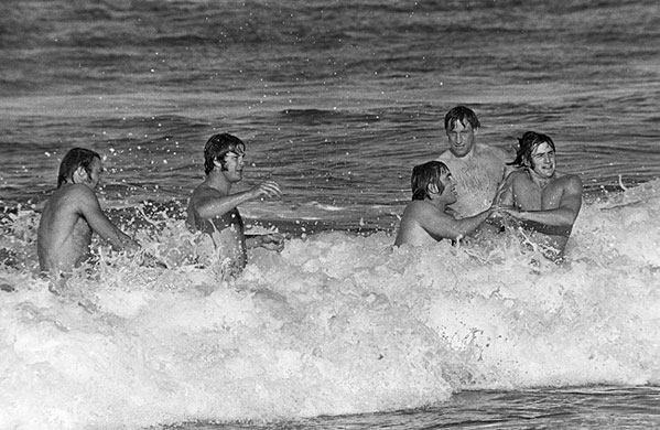 Lions 1974: Lions players in the surf