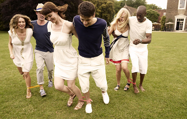 sports day fashion: The three-legged race