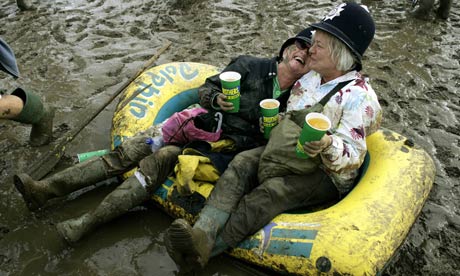festival-goers-at-Glaston-001.jpg