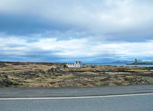 Facehunter: landscape between the airport and Reykjavik