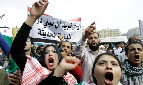 Syrian protestersin front of the Arab League headquarters in Cairo