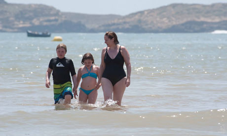 Matthew Kneale's wife and children in the sea.