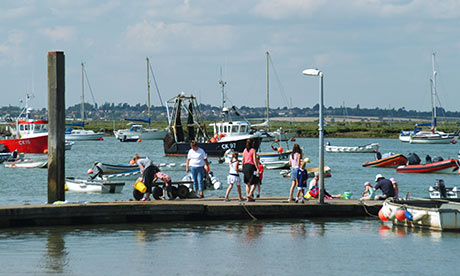 West Mersea families using floating quay pontoon for crabbing