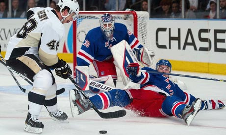 New York Rangers close gap on Pittsburgh Penguins in Atlantic Division
