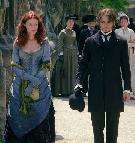 Twins: Heather Graham and Johnny Depp shown in a scene from the film From Hell