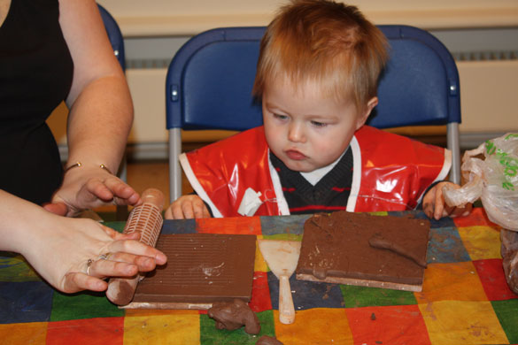 Gallery Wild mums: Making tiles at Falmouth Art Gallery