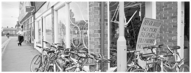 In a Very English Town: Thame Cycles 