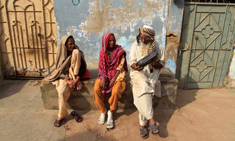 People listen to the radio in Karachi, Pakistan