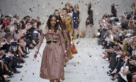 Burberry: Runway - LFW Spring/Summer 2012