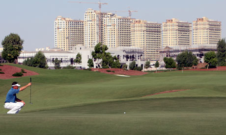 Lee Westwood lines up a putt at the 2009 race to Dubai