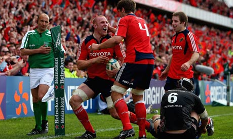 Munster's Paul O'Connell celebrates his try with Donncha O'Callaghan