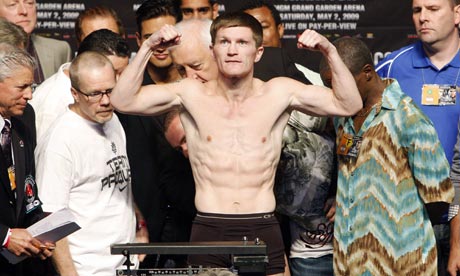 [Image: Ricky-Hatton-weighed-in-a-001.jpg]