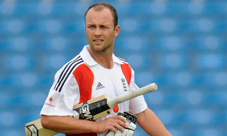 jonathan trott batting. Jonathan Trott prepares to