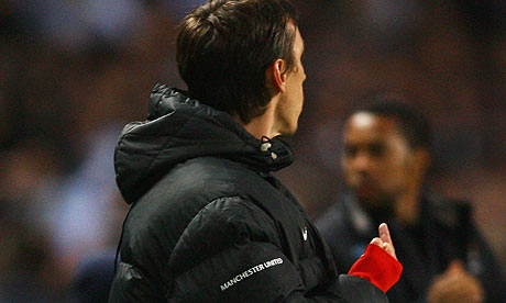 Gary-Neville-finger-gestu-001.jpg