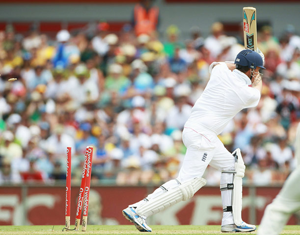 Ashes 2010: Graeme Swann is bowled by Mitchell Johnson