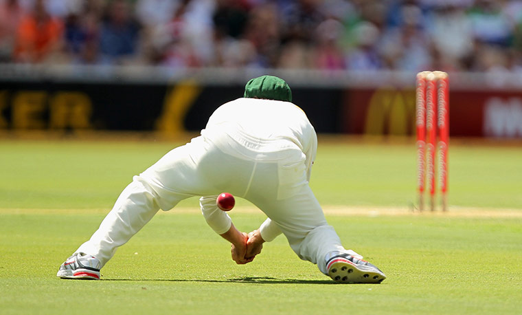 Ashes 2010: Mike Hussey drops Jonathan Trott