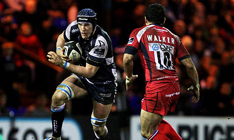Chris Jones, left, takes on Willie Walker during Sale's match against Worcester