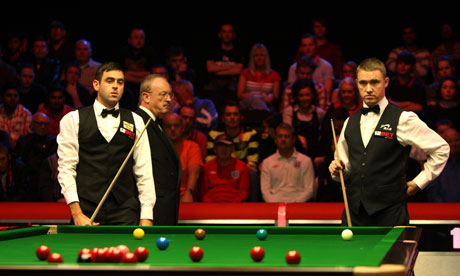 Stephen Hendry and Ronnie O'Sullivan look for inspiration at the World Open