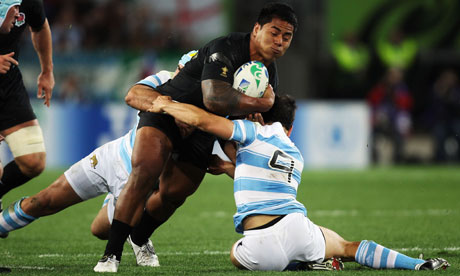 Manu Tuilagi, centre, was not given the ball at the first opportunity