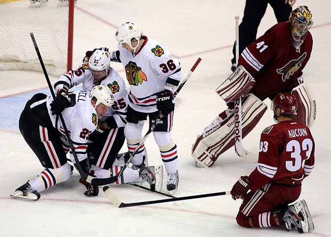 NHL QF: Chicago's Bryan Bickell scores OT game winner