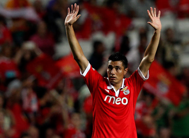 Benfica's Oscar Cardozo