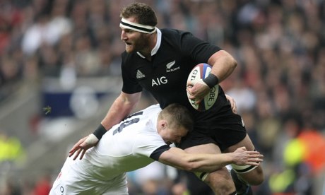 Chris Ashton tackles Kieran Read 