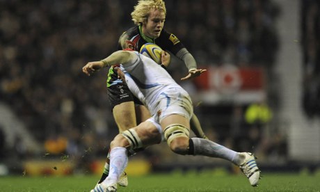 Charlie Walker of Harlequins evades Exeter's Tom Johnson during the Premiership match