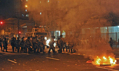 Riot-squad-officers-clash-008.jpg