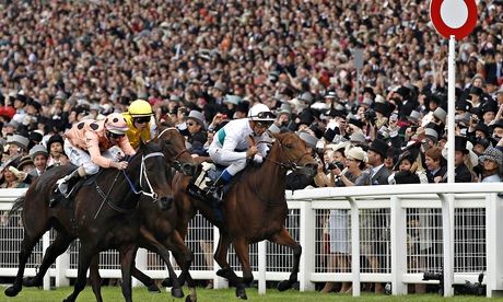 Royal-Ascot-crowd