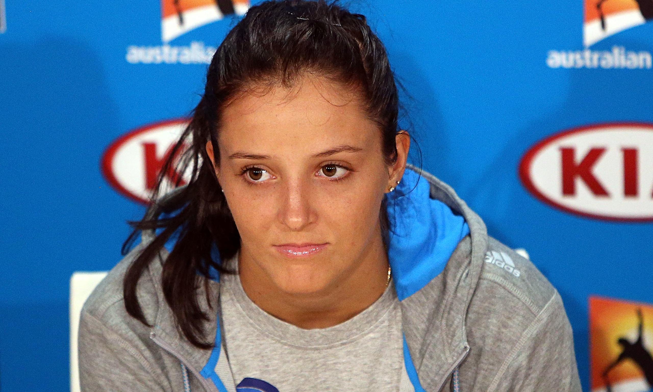 Laura Robson out of Wimbledon and French Open with injured wrist