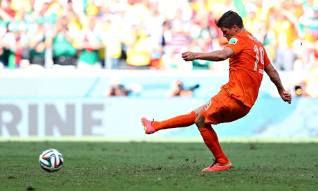 Klass Jan-Huntelaar slots home the 90th minute penalty that won the match for Holland after Mexico h