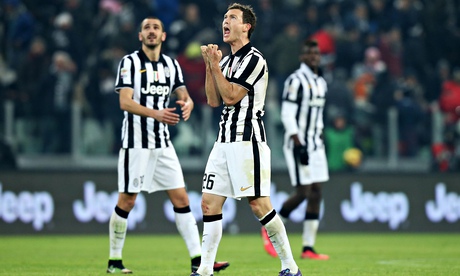 Juventus's Swiss defender Stephan Lichtsteiner shows his frustration at the end of the 1-1 draw agai
