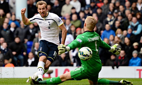 Tottenham Hotspur striker Harry Kane fires past the Leicester City goalkeeper Kasper Schmeichel.