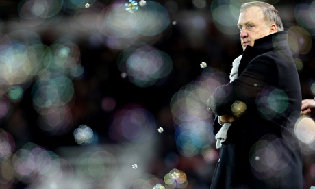 Sunderland manager Dick Advocaat watches his side play through the bubbles at West Ham United