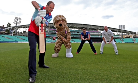 The England director of cricket, Andrew Strauss, left, helps to promote the Cricket for Heroes match