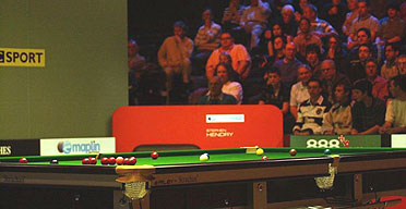 Ronnie O'Sullivan walked out of his UK Snooker Championships quarter-final against Stephen Hendry with most of the balls still on the table.