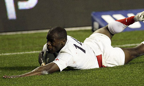 Topsy Ojo runs in a try