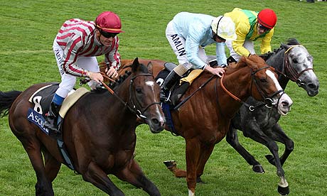 Vision D'etat, left, winning st Royal Ascot