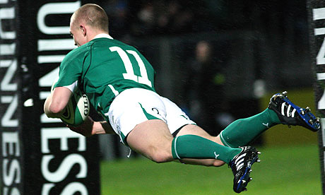 Ireland's Keith Earls scores a try against Fiji