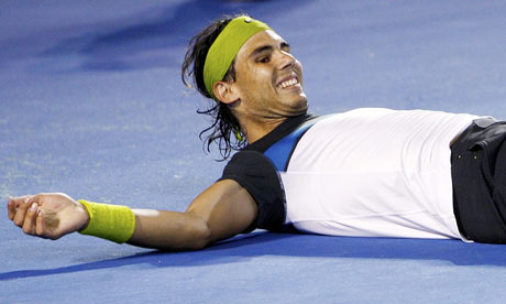 rafael nadal 2009 australian open. Rafael Nadal takes a breather